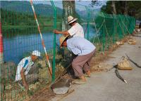 為什么護(hù)欄網(wǎng)安裝時(shí)護(hù)欄網(wǎng)網(wǎng)片要離地幾公分？