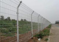 鍍鋅護(hù)欄網(wǎng)為什么使用一段時(shí)間表面會(huì)發(fā)烏？